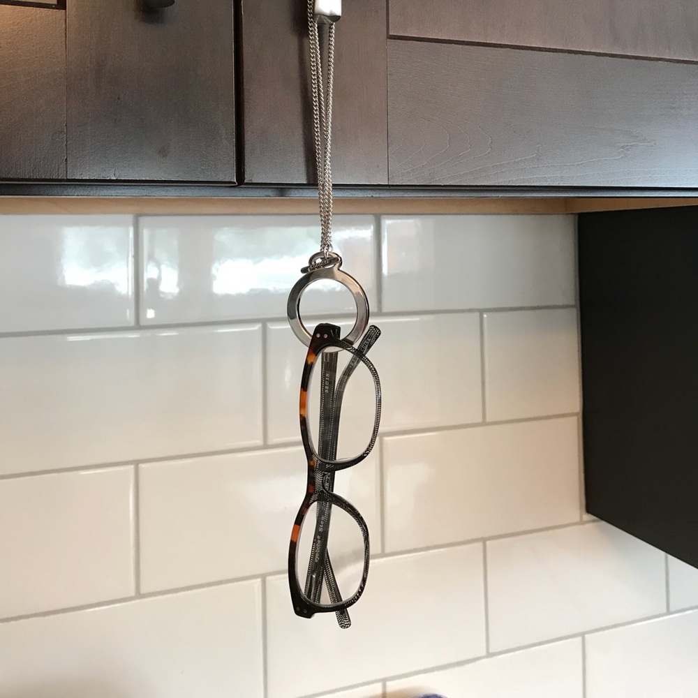 eyebobs necklace glass holder
